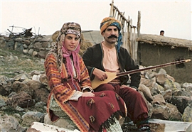 TRT tarafından çekilen Karacaoğlan Belgeselinde - 1993